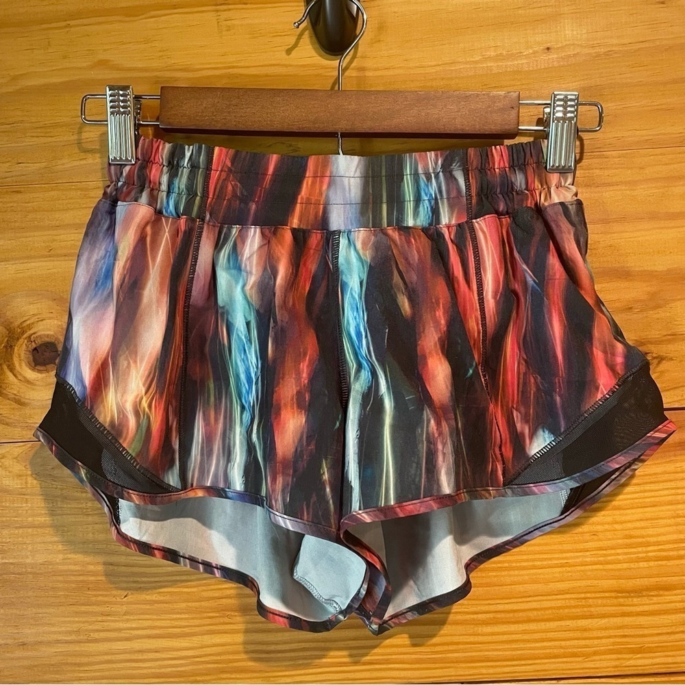 Lululemon Hotty Hot Short II 2.5" Chroma Fusion Multi Black 4 W7ATHR Workout
